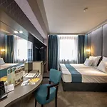 Ezeretz Otel