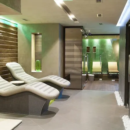 Ezeretz Hotel