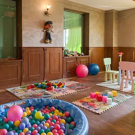 Хотел езерец