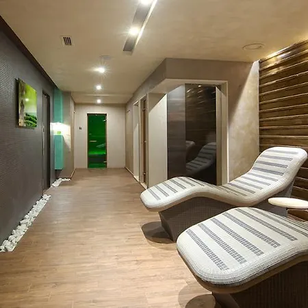 Ezeretz Hotel 4*