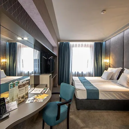 Ezeretz Hotel