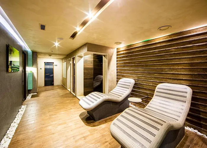 Хотел езерец 4*